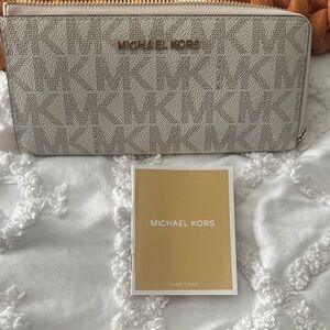 Michael Kors Beige Patterned Wallet